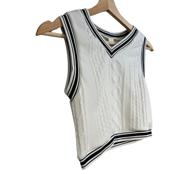 SHEIN White with Black Stripes V-Neck Varsity Cropped Sweater Vest Size 11-12Y☀️ - Picture 4 of 12